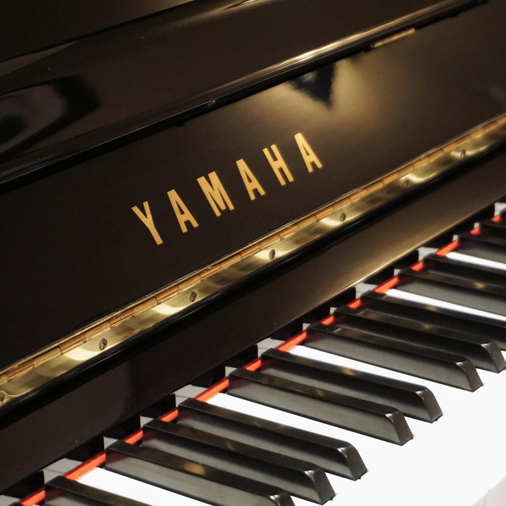 Yamaha U30A – 4852350-Close up