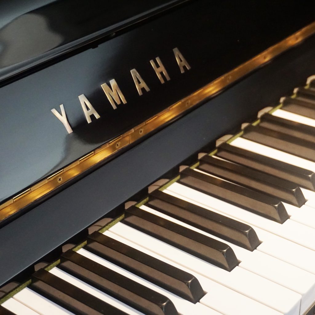 Yamaha U3M – 3387006 – Close up
